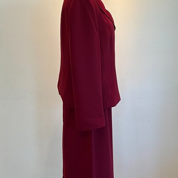 Burgundy Suit Studio - Picture 2 of 8